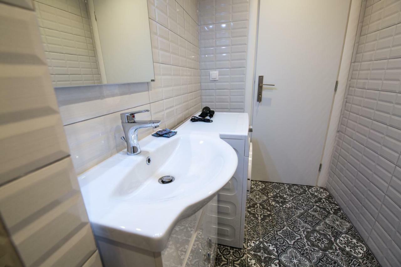 White Lux For 2 Vipgreece Apartment Athens